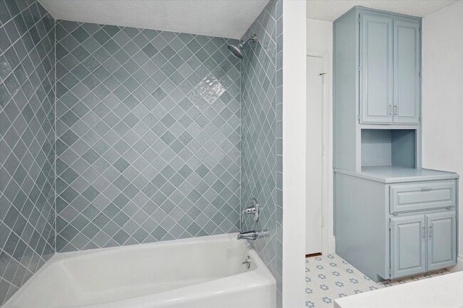 Building Photo - 12612 Whispering Hills Dr