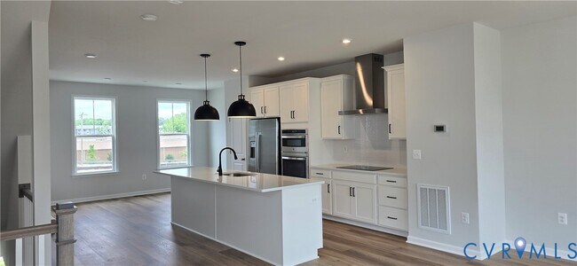 Building Photo - 567 Sybil St