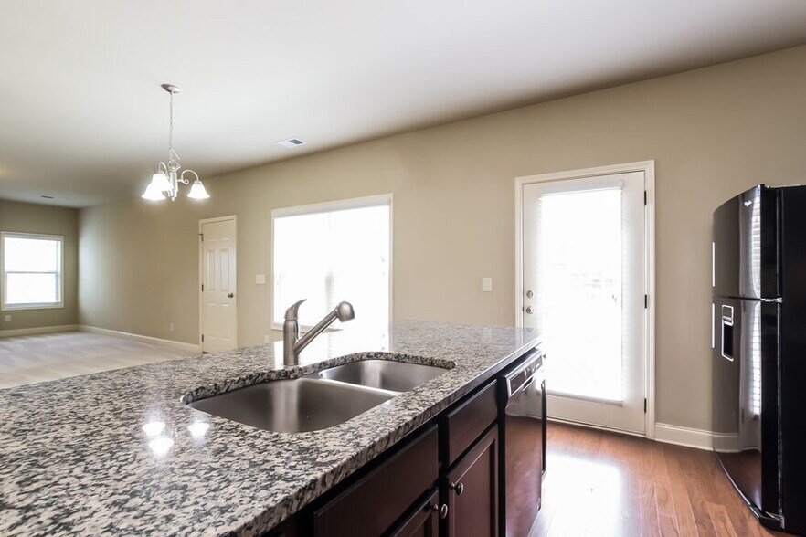 Building Photo - 1415 Kilchis Falls Way