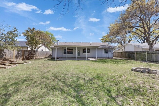 Building Photo - 1712 W Mesa Park Dr