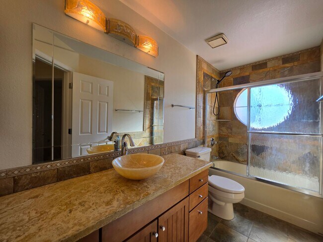 Building Photo - Spacious Home in the Heart of Green Valley