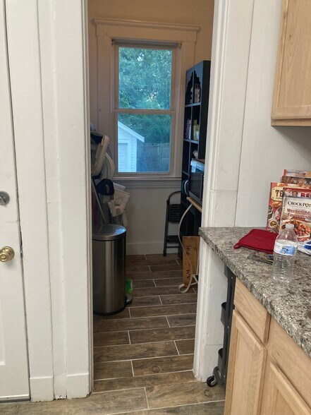 Building Photo - 1887 State St