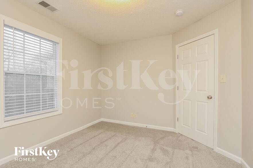 Building Photo - 914 Hedge Apple Dr