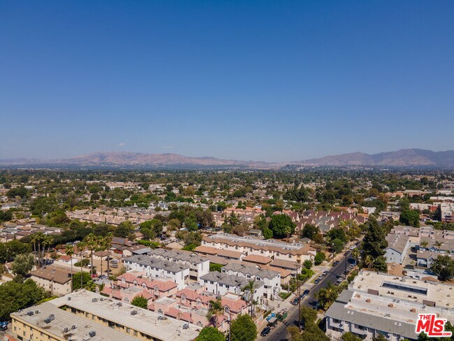 Building Photo - 14651 W Sara Ln