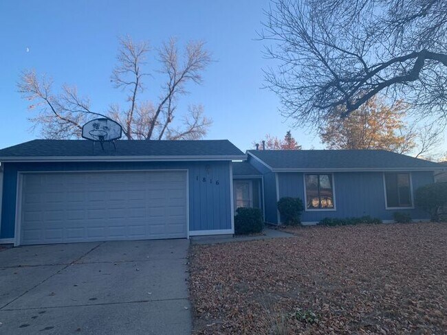 Building Photo - Lovely 3 Bedroom 1 Bath Ranch-Style House ...