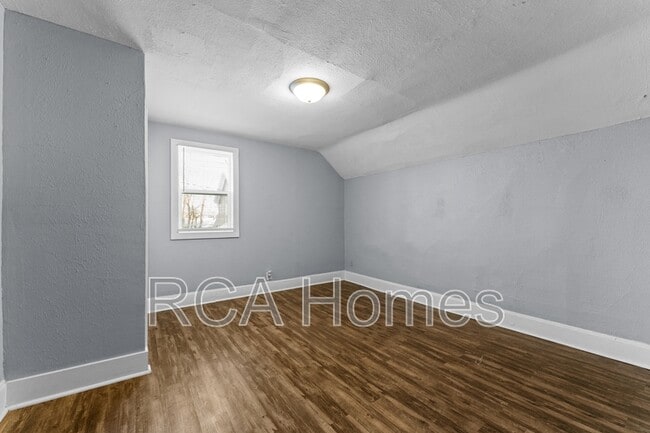 Building Photo - 1535 Draper St