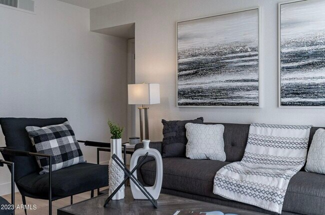 Building Photo - 4608 W Maryland Ave