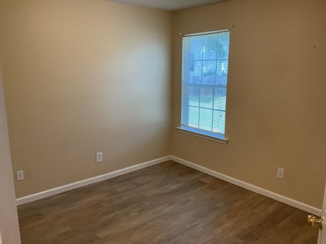 Building Photo - 11 Westland Pine Ct