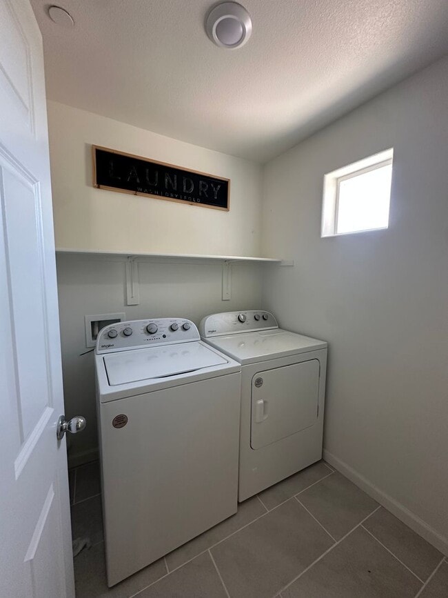 Building Photo - Beautiful newer home in a gated community