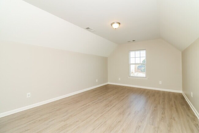 Building Photo - 311 Upper Pheasant Ct