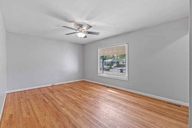 Building Photo - 3280 Brookshire Dr
