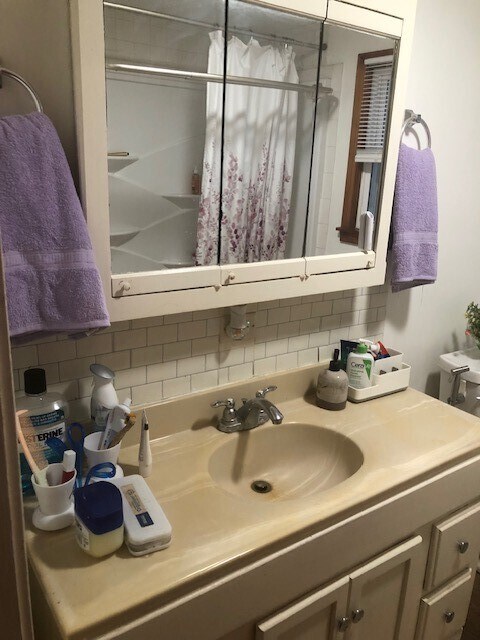 Building Photo - 12 Brookside Ave E