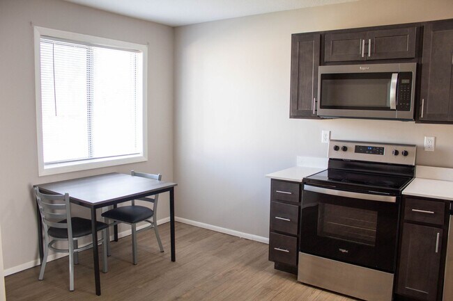 Interior Photo - 212 E White St