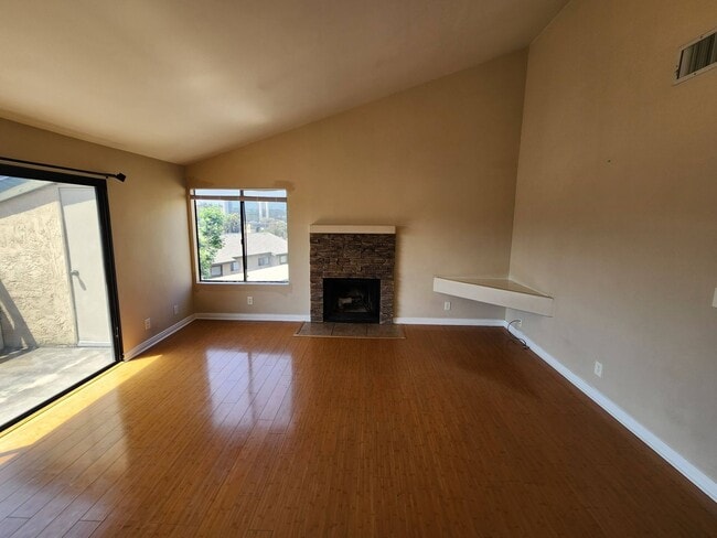 Building Photo - Parkway Manor Community - La Mesa - Upper ...