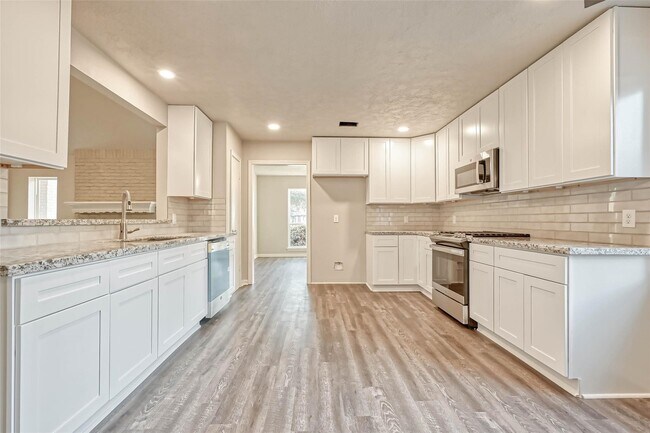 Building Photo - 3615 Highfalls Dr