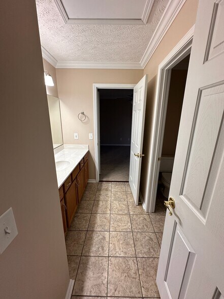 Jack & Jill Full Bathroom (2nd floor) Door separates sink from tub area - 2231 Whitney Ct