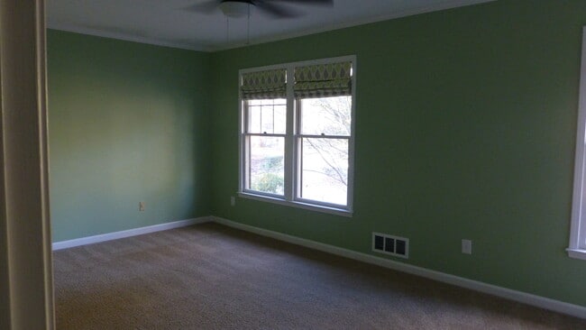Building Photo - 2 Bedroom Townhouse with Two-Car Garage