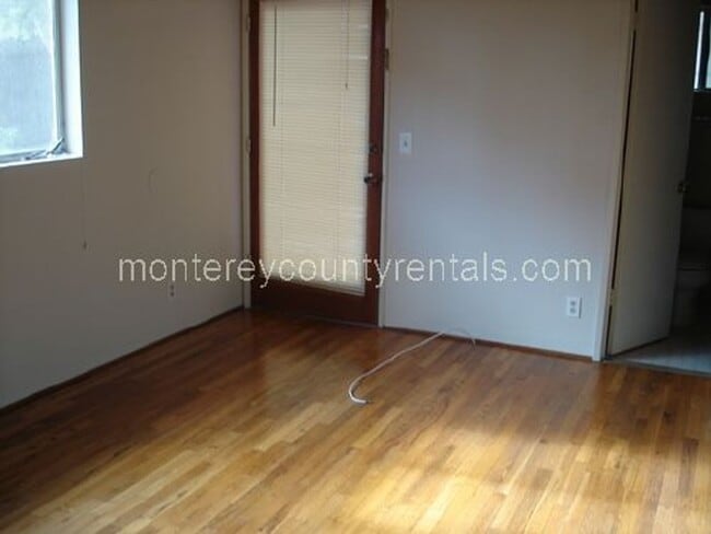 Building Photo - Enjoy this great home with dramatic bay views