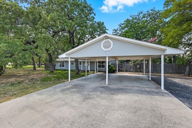 Building Photo - 5702 Teasley Ln