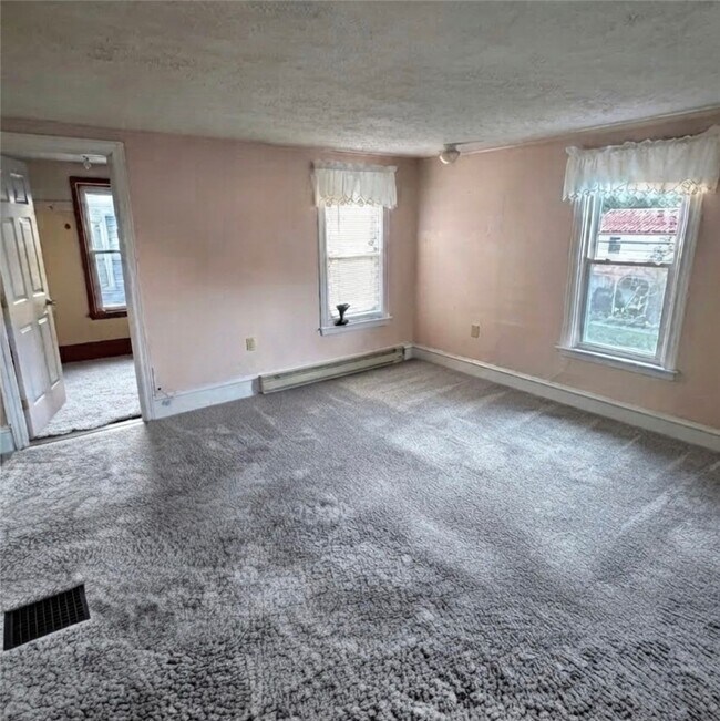 Building Photo - 303 7th St
