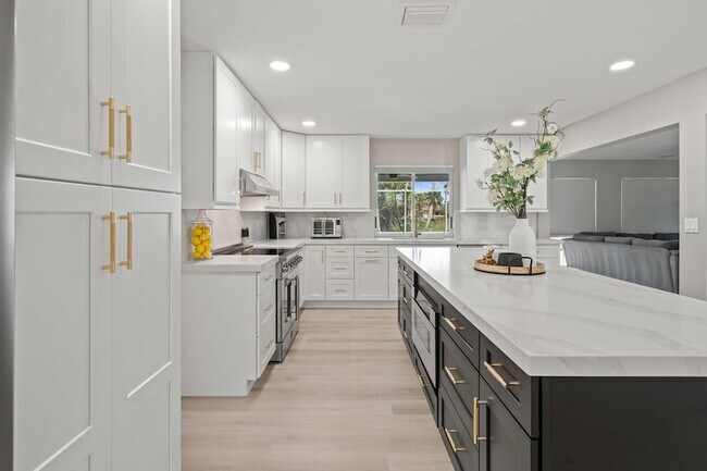 Building Photo - 864 Whippoorwill Row