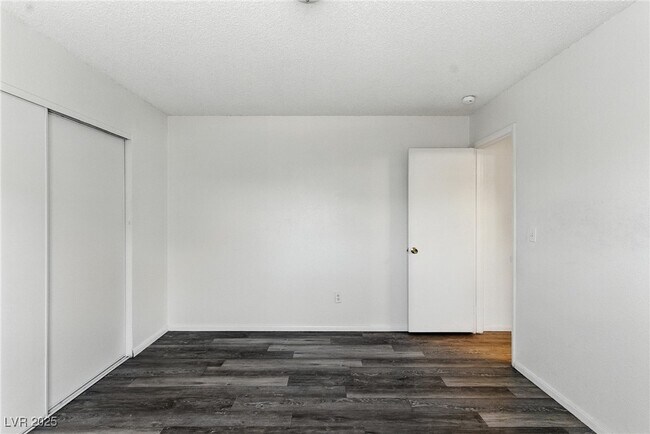 Building Photo - 215 Zinc St