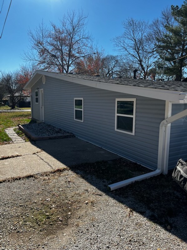 Building Photo - 1477 E Lindberg St