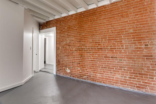 Building Photo - 2007 S Ervay St