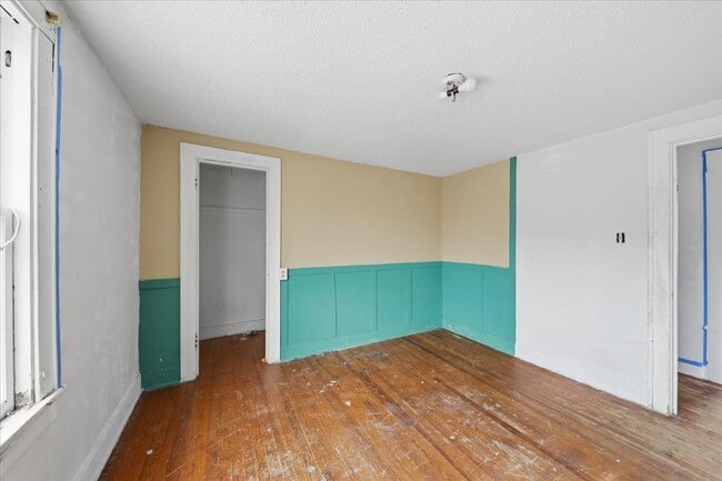 Building Photo - 559 Cortlandt Ave