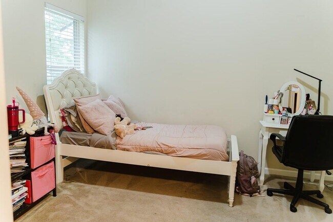 Building Photo - 3830 Kittery Point SW