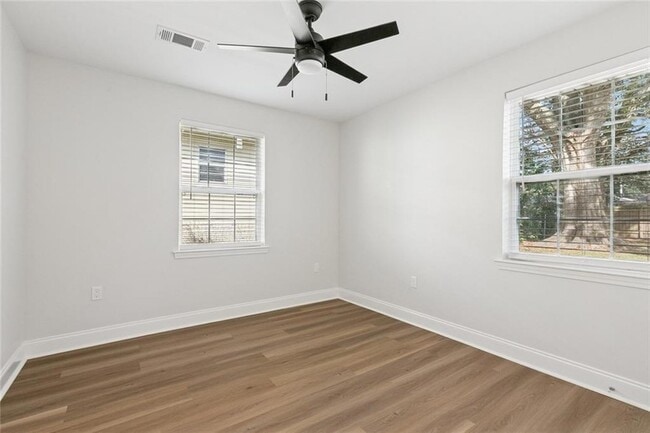 Building Photo - 211 Newman Ave