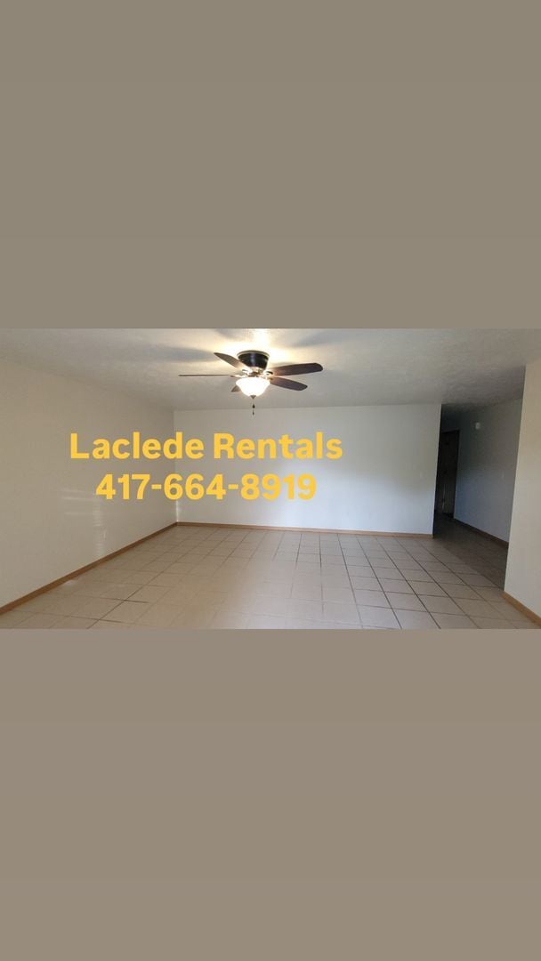 Building Photo - 3 BED 2  BATH DUPLEX