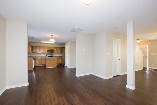 Building Photo - 1742 Eastway Dr