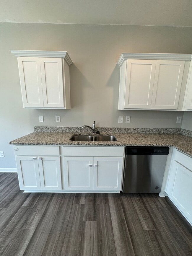 Building Photo - Nice 2/2.5 Townhouse in Cartersville- $1,495