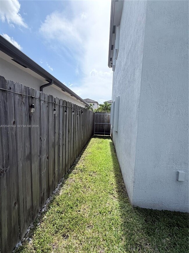 Building Photo - 268 SE 31st Ave