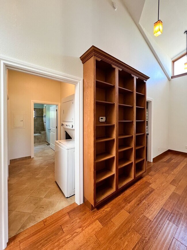 Building Photo - Charming Two Bedroom Country House with Vi...