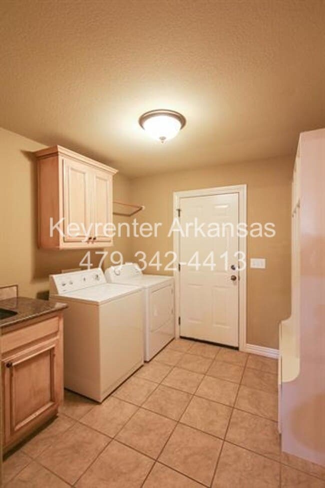 Building Photo - Gorgeous home in Bentonville!