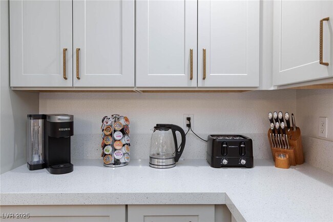 Building Photo - 9762 Silver Dusk Ct