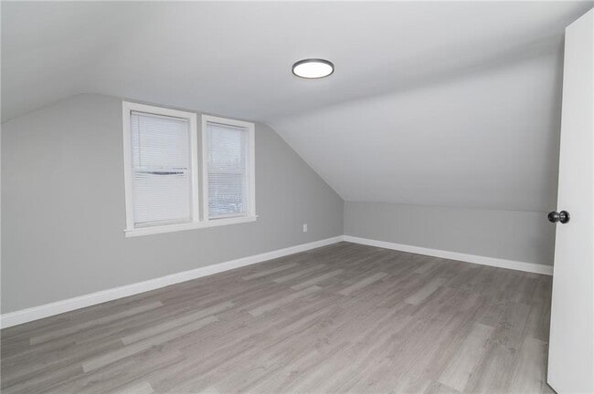 Building Photo - 670 Putnam Pike