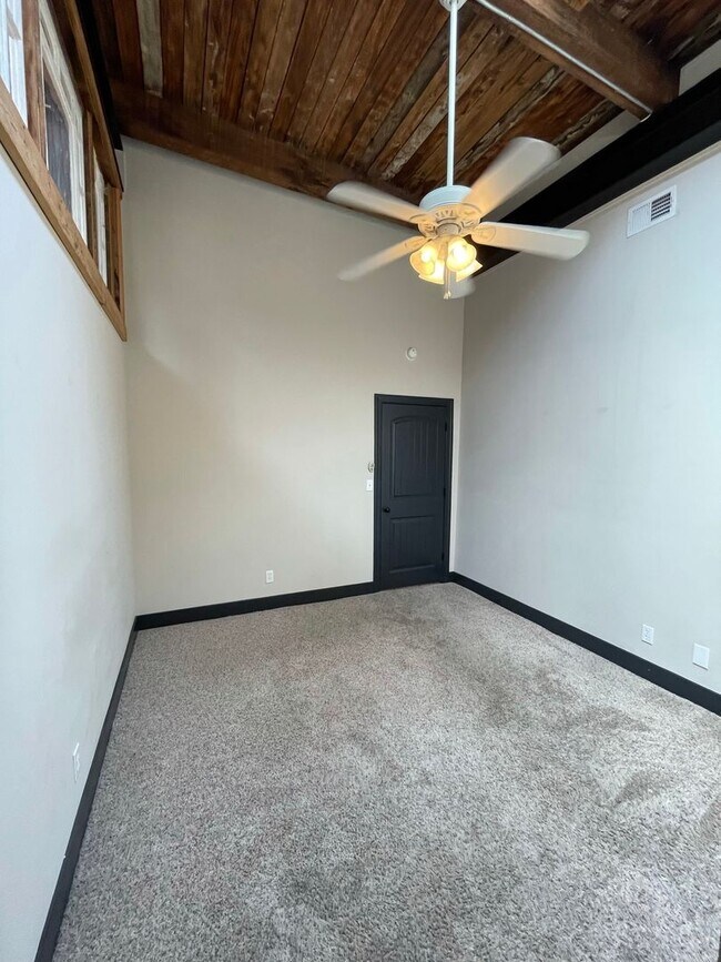 Building Photo - 1/2 off 1 month-Charming Industrial 4 Bedroom/4 Bathroom Apartment in Pigtown, MD!
