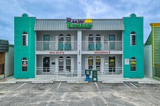 Building Photo - AVAILABLE MARCH 15TH 2026 -Downtown Flagler Beach Furnished 3 bedroom 1 bath!