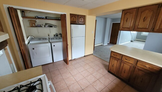 Kitchen/Laundry - 624 Deacon St