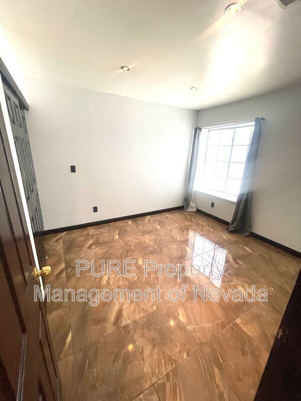 Building Photo - 724 Taft Ct