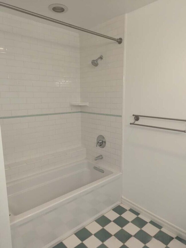 Building Photo - Gorgeous 3 bed 2.5 bath home with stunning Ocean Views and lots of natural light, in the highly s...