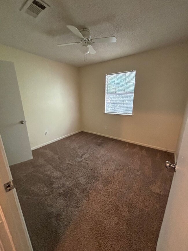 Building Photo - RG-139 Valencia Dr.