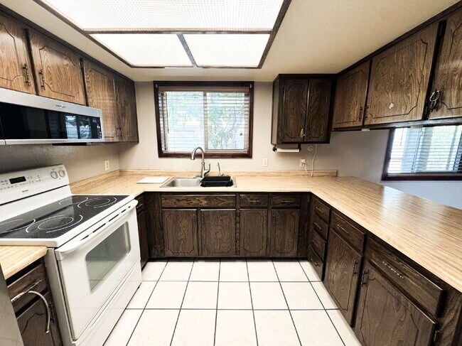 Building Photo - "Charming 3-Bed Oasis with 2 Baths and 170...