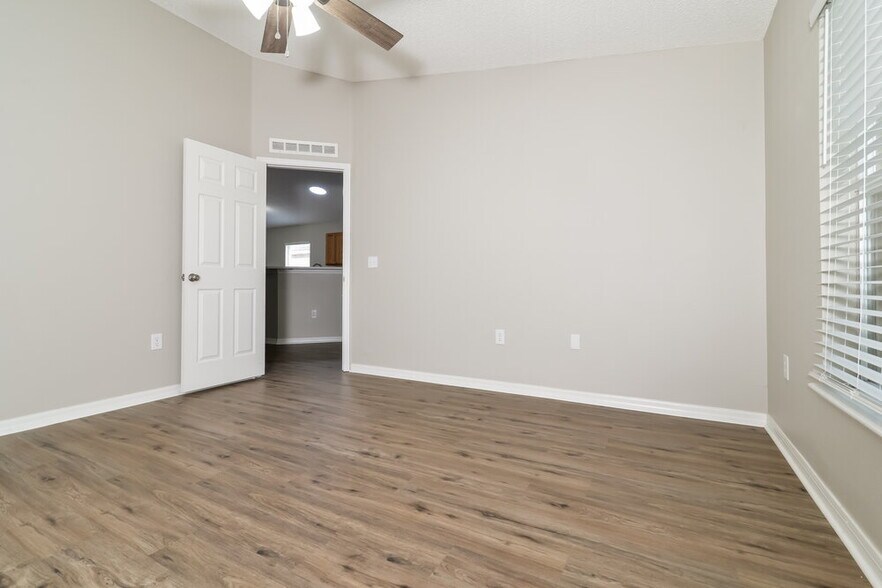 Building Photo - 1608 Sterns Dr