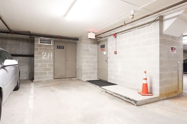 Building Photo - 128 Tudor St