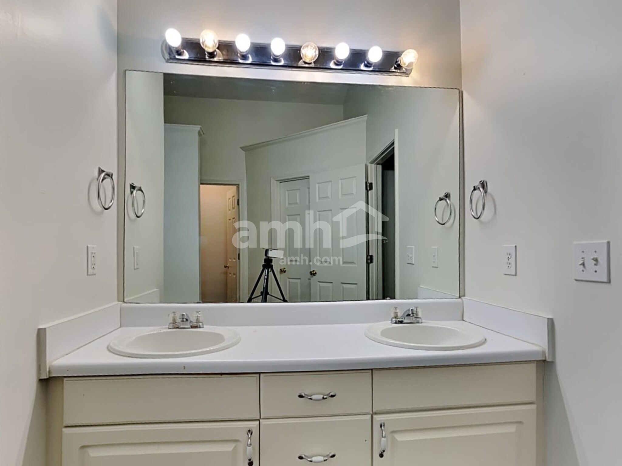 Building Photo - 41 Stallion Run