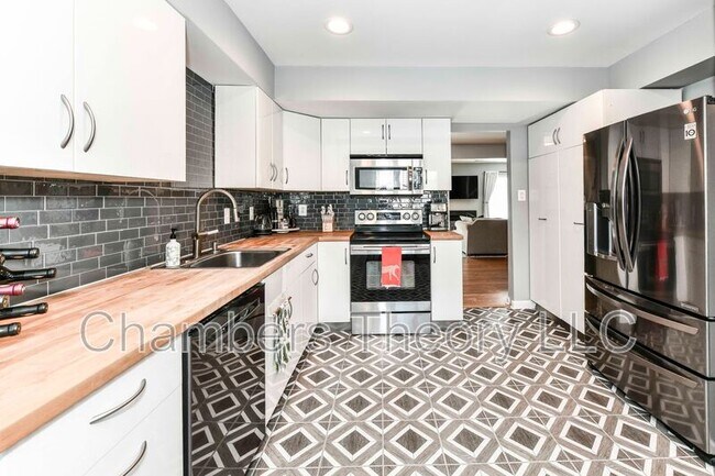 Building Photo - 2318 Glade Bank Way